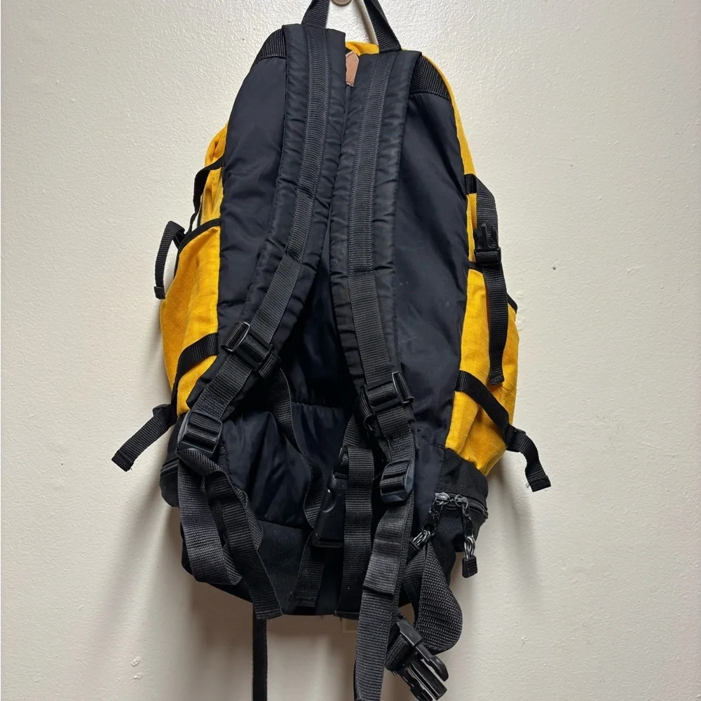 VTG Outdoor Product backpack yellow black hiking outdoors